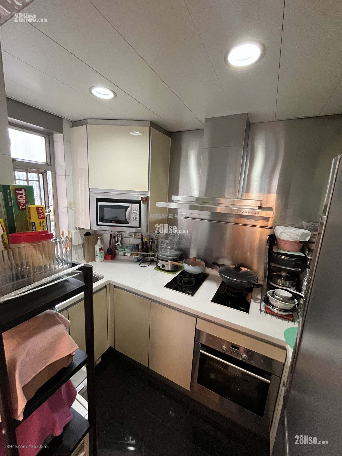 Vision City Sell 3 Bedrooms , 2 Bathrooms 742 ft² ( 68.9 m² ) Vision City Sell 3 Bedrooms , 2 Bathrooms 742 ft² ( 68.9 m² )