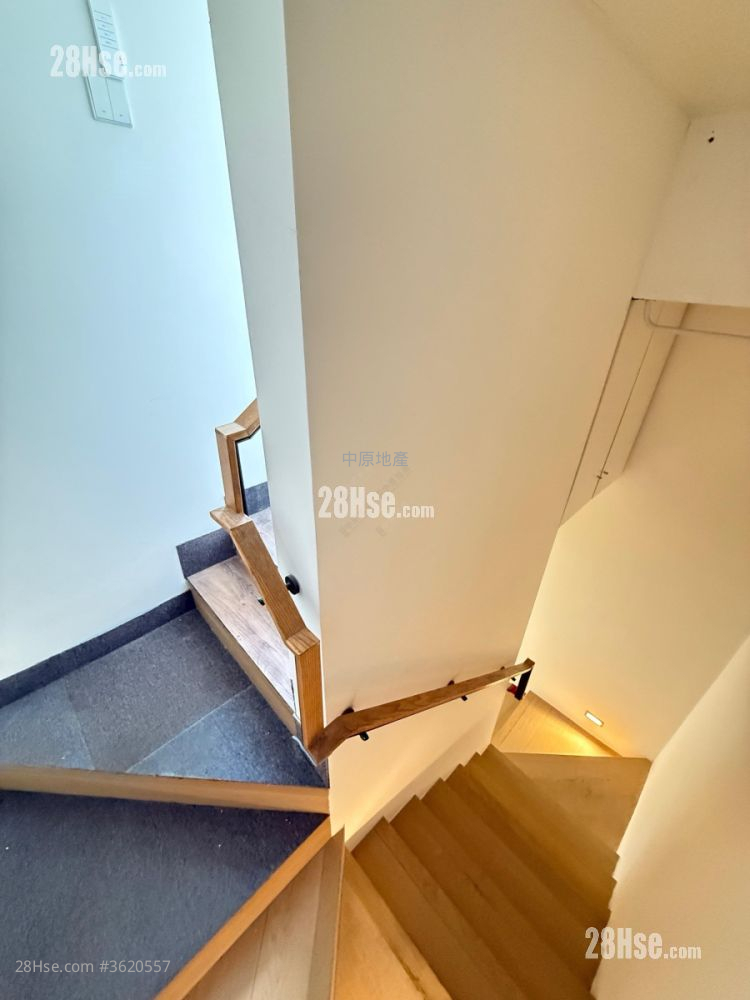 The Bloomsway Rental 1,234 ft² ( 114.6 m² ) The Bloomsway Rental 1,234 ft² ( 114.6 m² )