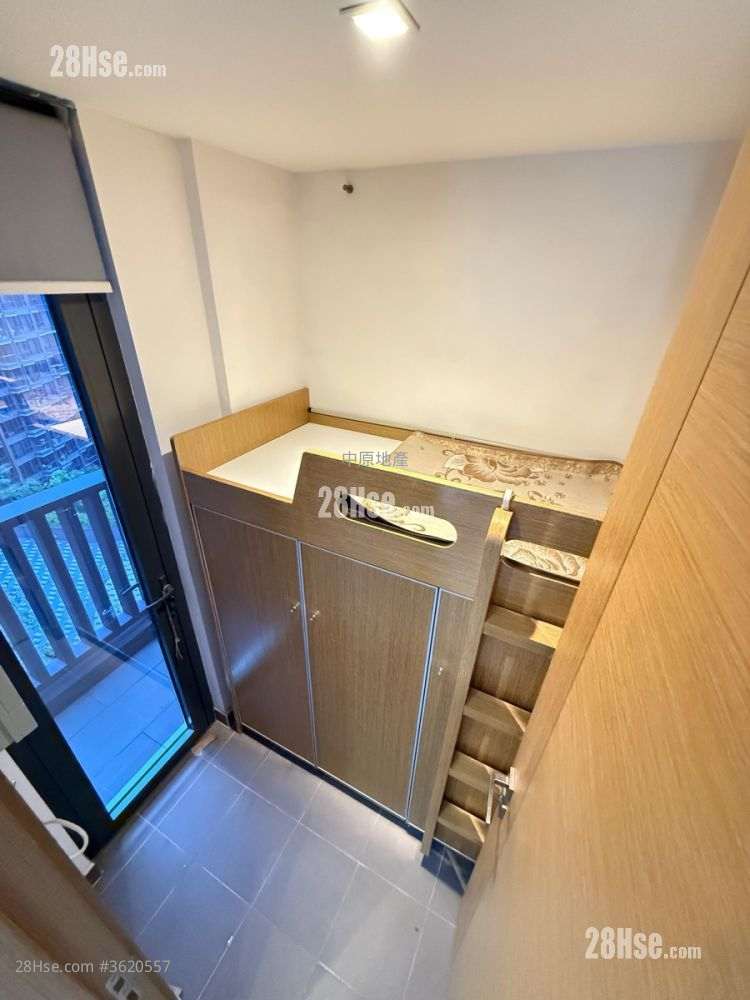 The Bloomsway Rental 1,234 ft² ( 114.6 m² ) The Bloomsway Rental 1,234 ft² ( 114.6 m² )