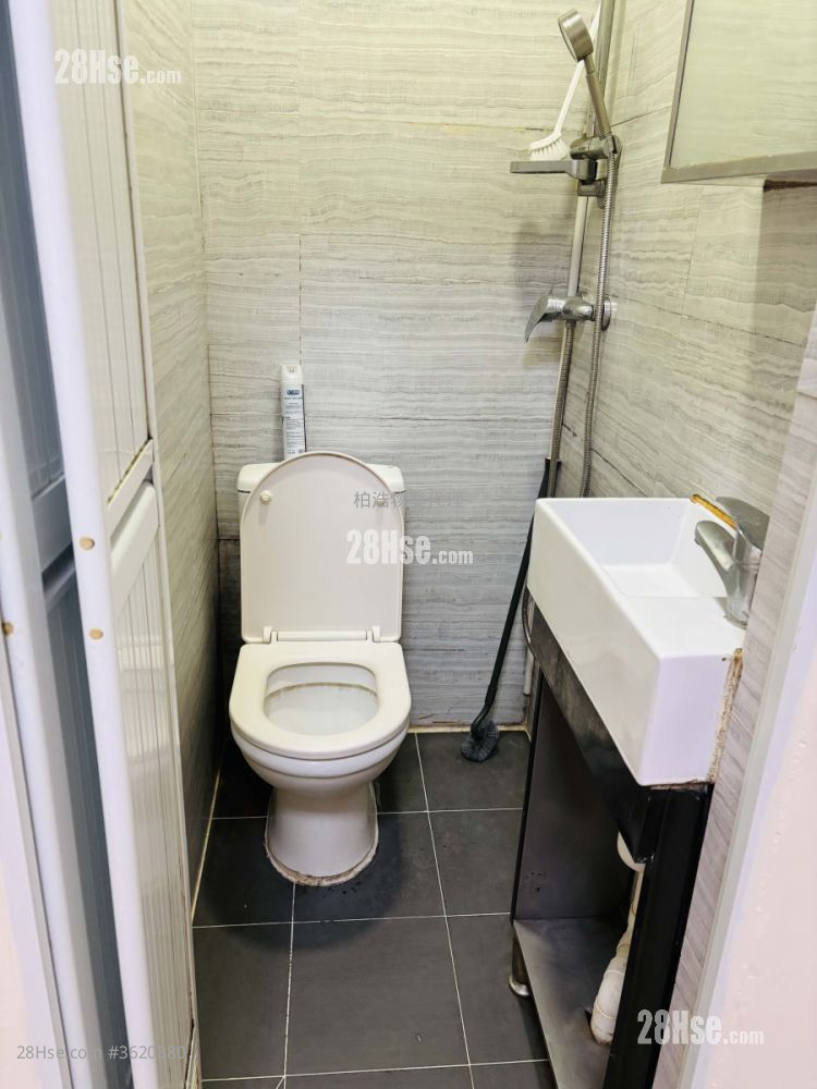 Chinese Mansion Rental Studio , 1 Bathroom 100 ft² ( 9.3 m² ) Chinese Mansion Rental Studio , 1 Bathroom 100 ft² ( 9.3 m² )