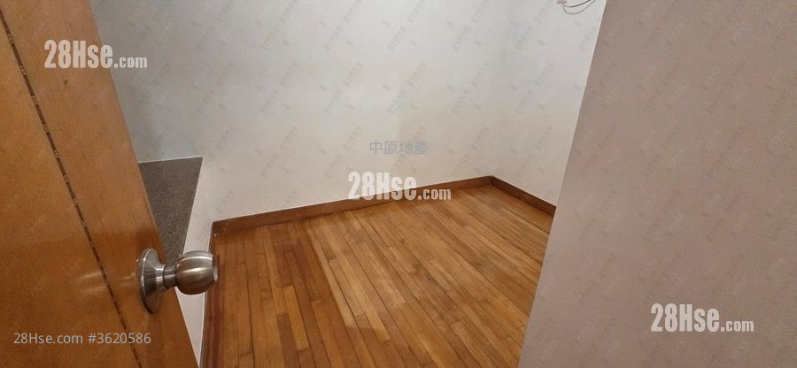 Kingswood Villas Sell 2 Bedrooms 441 ft² ( 41.0 m² ) Kingswood Villas Sell 2 Bedrooms 441 ft² ( 41.0 m² )