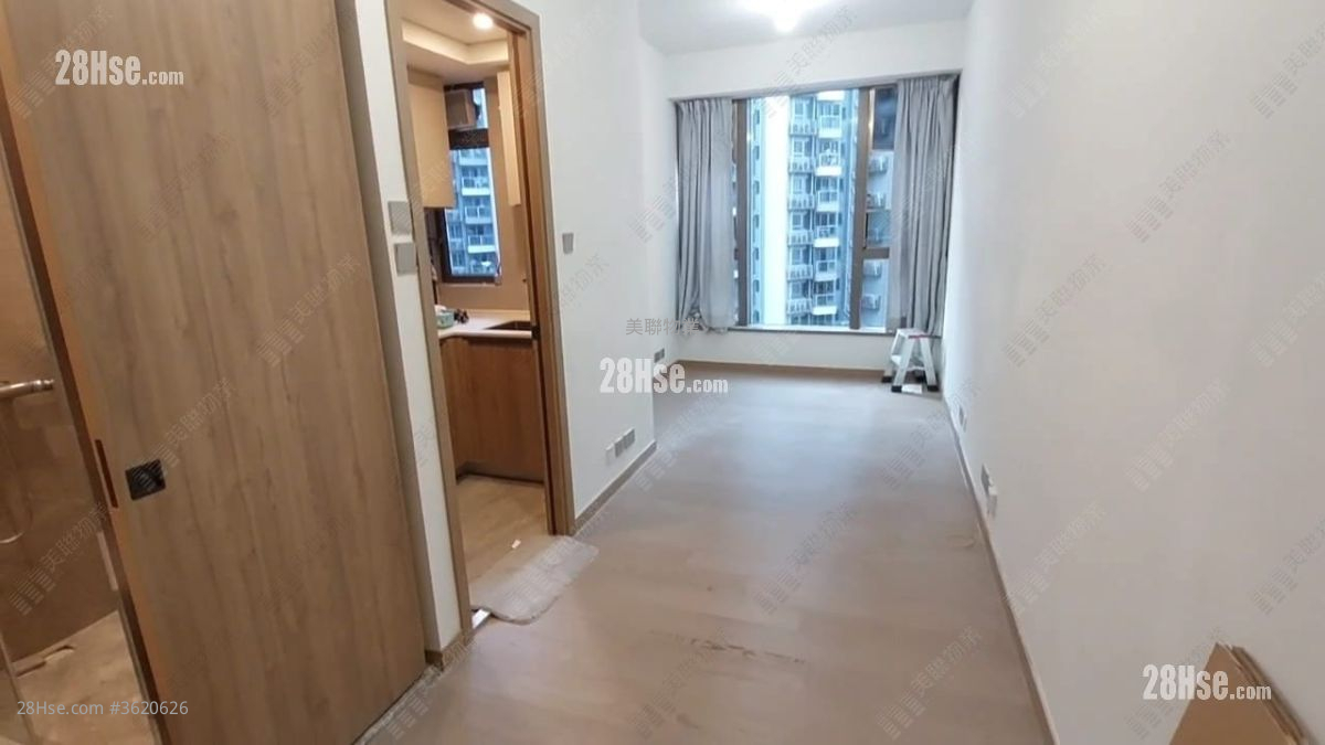 Centra Horizon Rental Studio , 1 Bathroom 243 ft² ( 22.6 m² ) Centra Horizon Rental Studio , 1 Bathroom 243 ft² ( 22.6 m² )