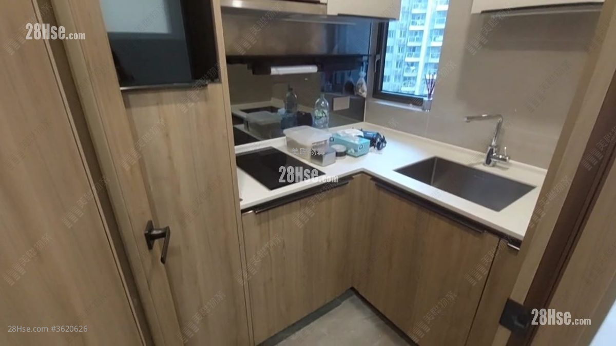 Centra Horizon Rental Studio , 1 Bathroom 243 ft² ( 22.6 m² ) Centra Horizon Rental Studio , 1 Bathroom 243 ft² ( 22.6 m² )