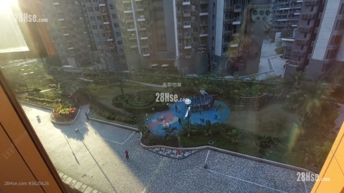 Centra Horizon Rental Studio , 1 Bathroom 243 ft² ( 22.6 m² ) Centra Horizon Rental Studio , 1 Bathroom 243 ft² ( 22.6 m² )