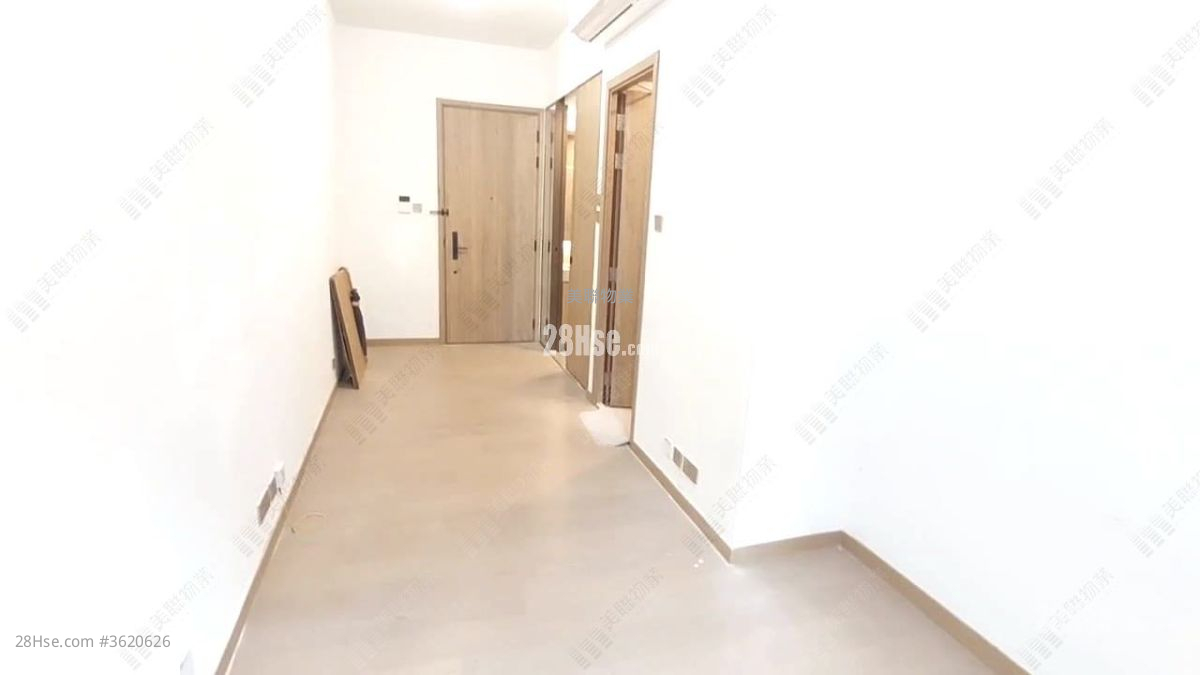 Centra Horizon Rental Studio , 1 Bathroom 243 ft² ( 22.6 m² ) Centra Horizon Rental Studio , 1 Bathroom 243 ft² ( 22.6 m² )
