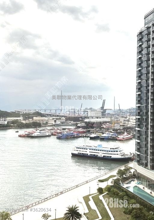 Grand Victoria Rental 315 ft² ( 29.3 m² ) Grand Victoria Rental 315 ft² ( 29.3 m² )