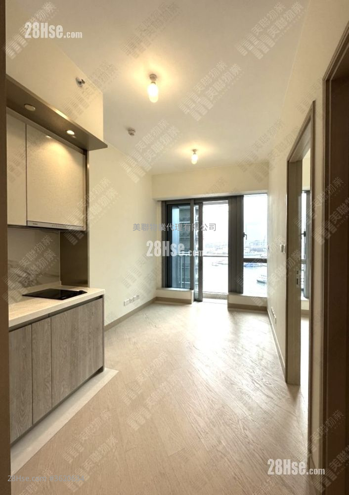 Grand Victoria Rental 315 ft² ( 29.3 m² ) Grand Victoria Rental 315 ft² ( 29.3 m² )