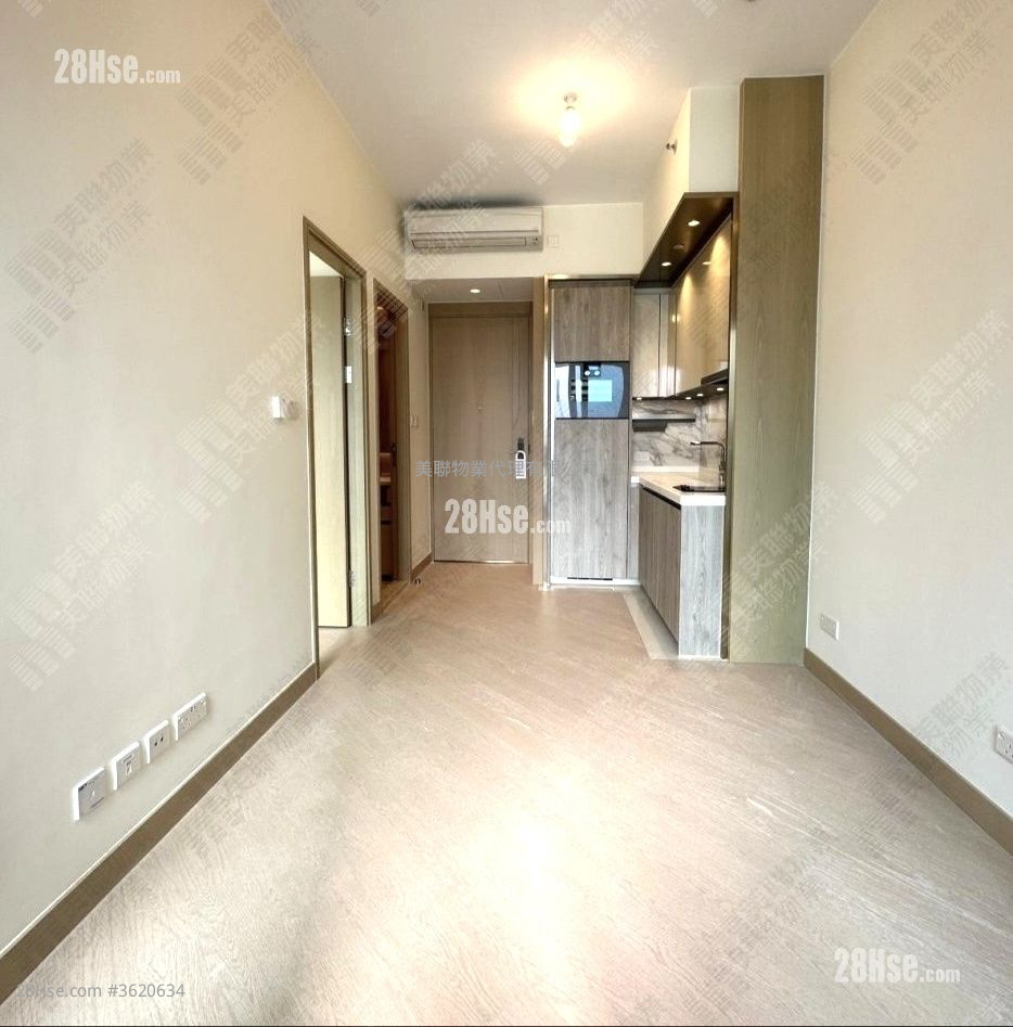 Grand Victoria Rental 315 ft² ( 29.3 m² ) Grand Victoria Rental 315 ft² ( 29.3 m² )