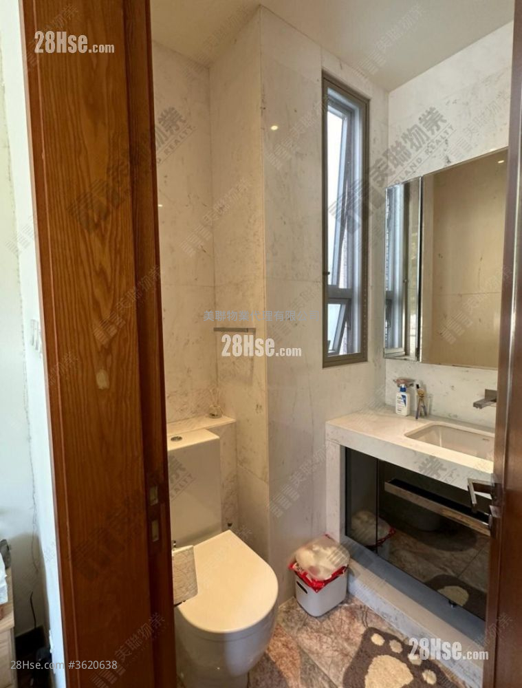 The Green Sell 3 Bedrooms 1,315 ft² ( 122.2 m² ) The Green Sell 3 Bedrooms 1,315 ft² ( 122.2 m² )