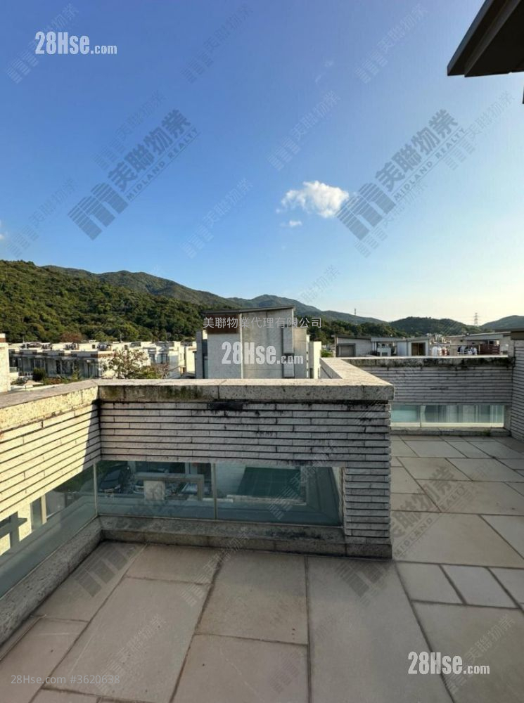 The Green Sell 3 Bedrooms 1,315 ft² ( 122.2 m² ) The Green Sell 3 Bedrooms 1,315 ft² ( 122.2 m² )