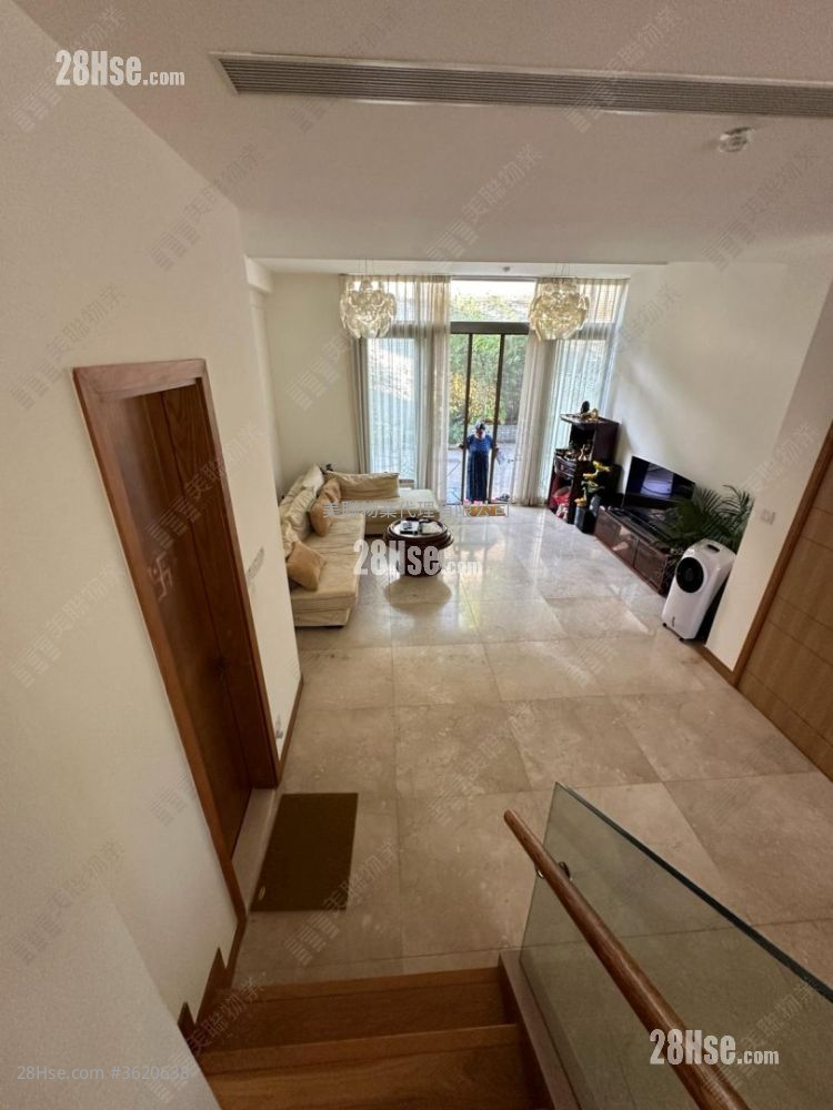 The Green Sell 3 Bedrooms 1,315 ft² ( 122.2 m² ) The Green Sell 3 Bedrooms 1,315 ft² ( 122.2 m² )