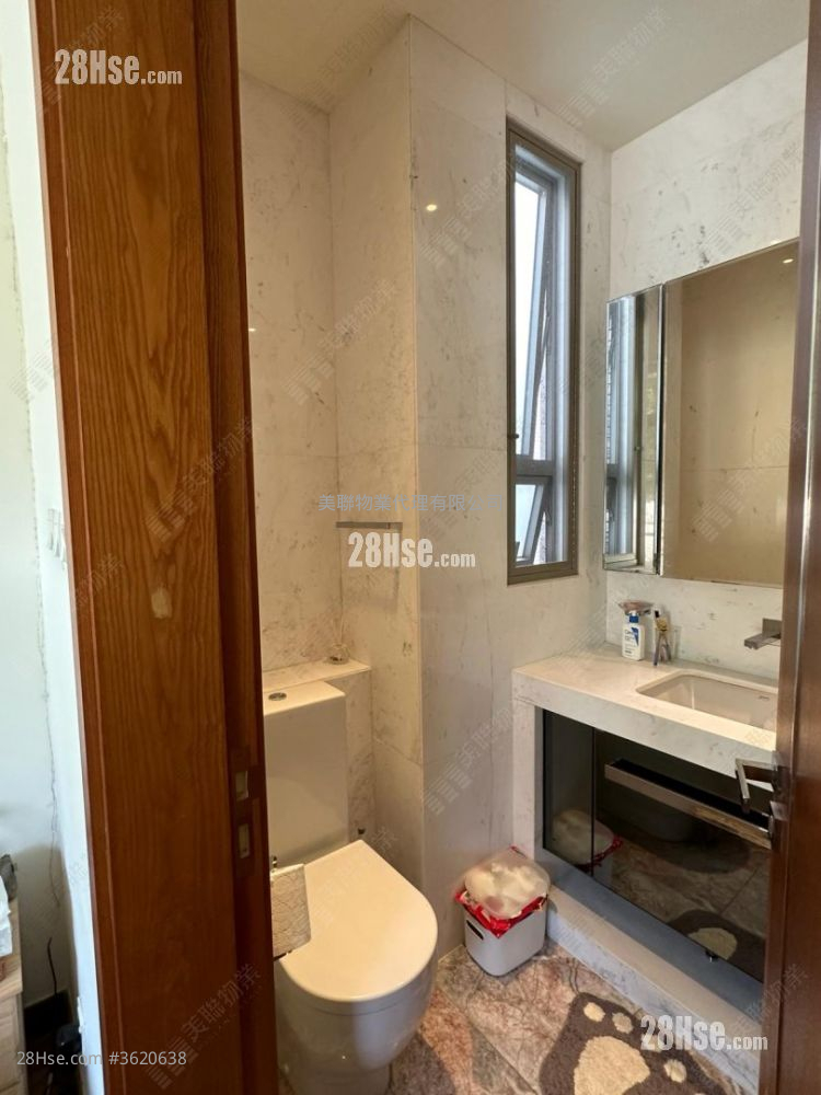 The Green Sell 3 Bedrooms 1,315 ft² ( 122.2 m² ) The Green Sell 3 Bedrooms 1,315 ft² ( 122.2 m² )