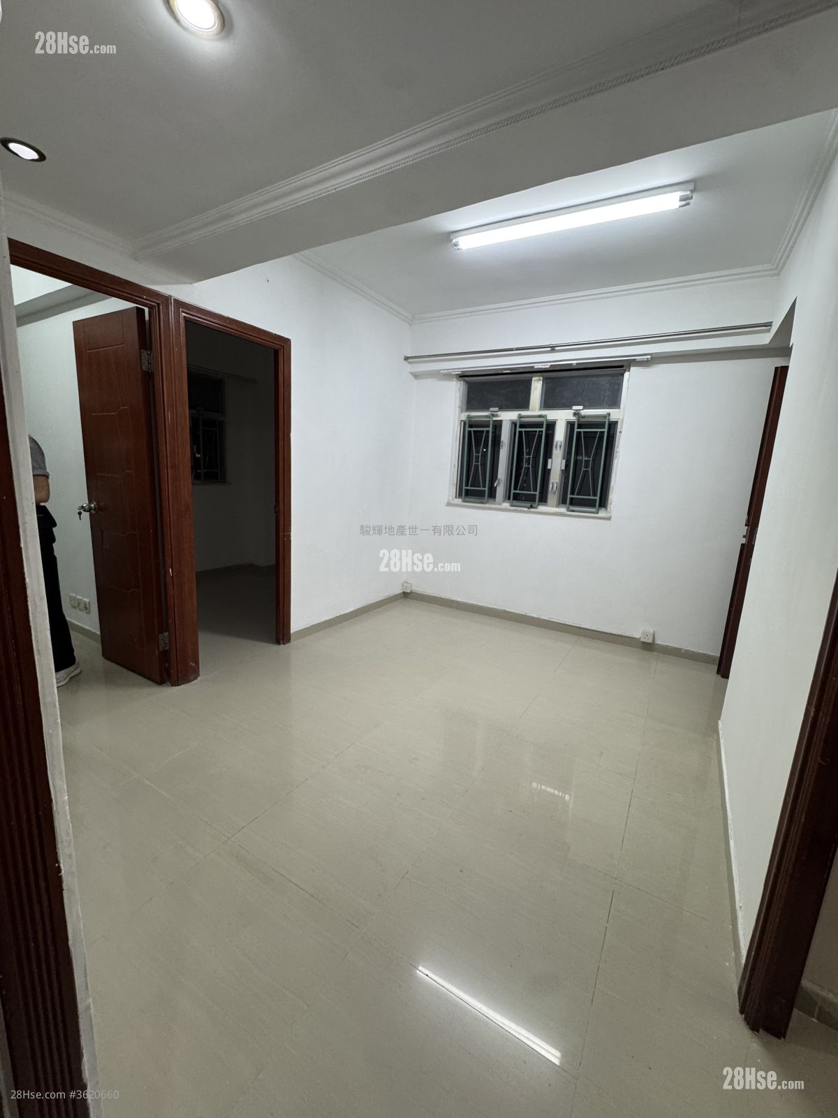 Kam Wah Building Rental 2 Bedrooms 414 ft² ( 38.5 m² ) Kam Wah Building Rental 2 Bedrooms 414 ft² ( 38.5 m² )