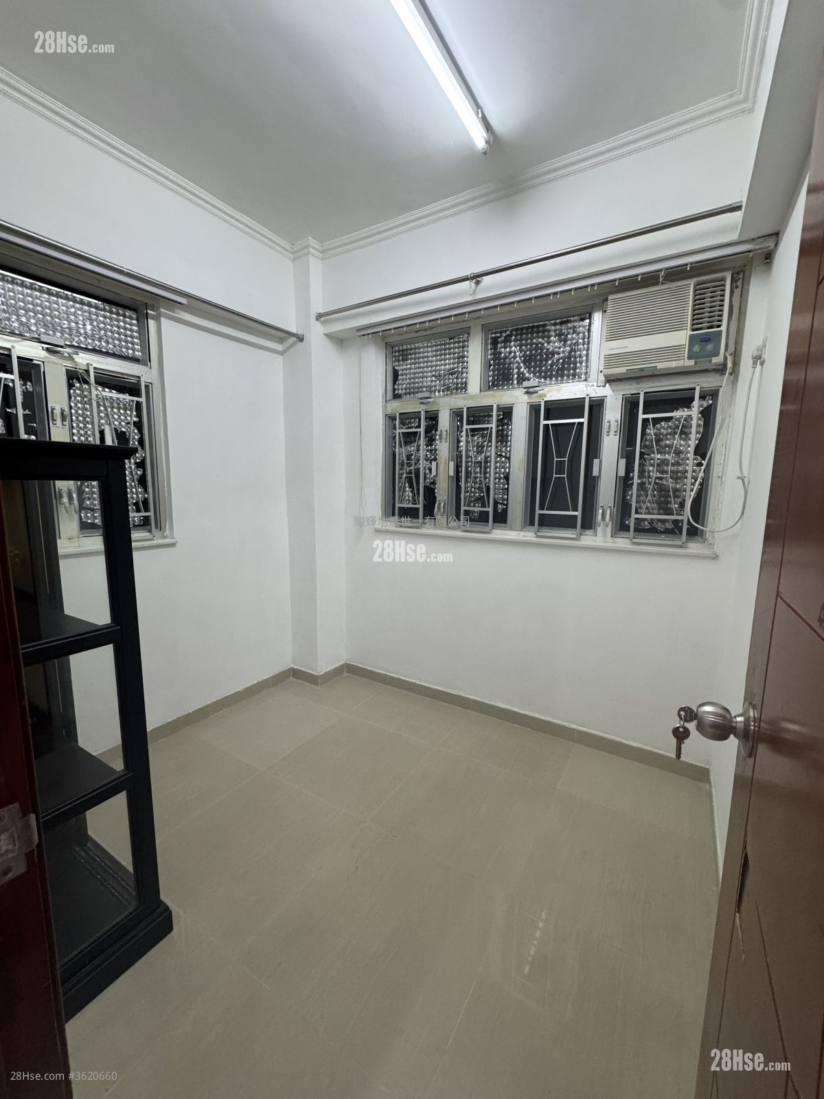 Kam Wah Building Rental 2 Bedrooms 414 ft² ( 38.5 m² ) Kam Wah Building Rental 2 Bedrooms 414 ft² ( 38.5 m² )