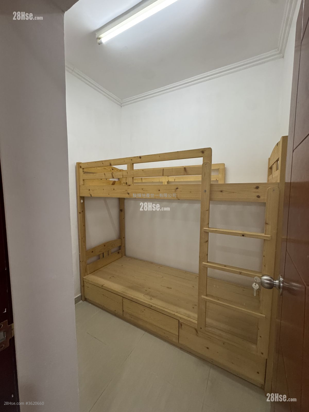 Kam Wah Building Rental 2 Bedrooms 414 ft² ( 38.5 m² ) Kam Wah Building Rental 2 Bedrooms 414 ft² ( 38.5 m² )