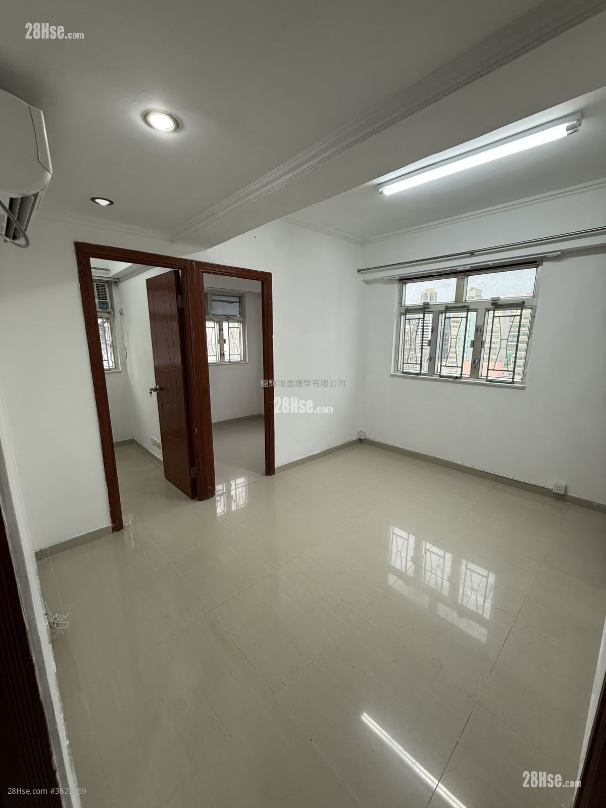 Kam Wah Building Rental 3 Bedrooms , 1 Bathroom 414 ft² ( 38.5 m² ) Kam Wah Building Rental 3 Bedrooms , 1 Bathroom 414 ft² ( 38.5 m² )