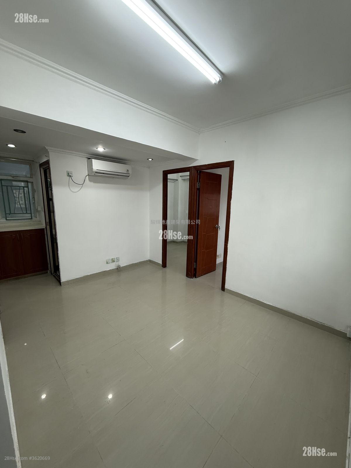Kam Wah Building Rental 3 Bedrooms , 1 Bathroom 414 ft² ( 38.5 m² ) Kam Wah Building Rental 3 Bedrooms , 1 Bathroom 414 ft² ( 38.5 m² )
