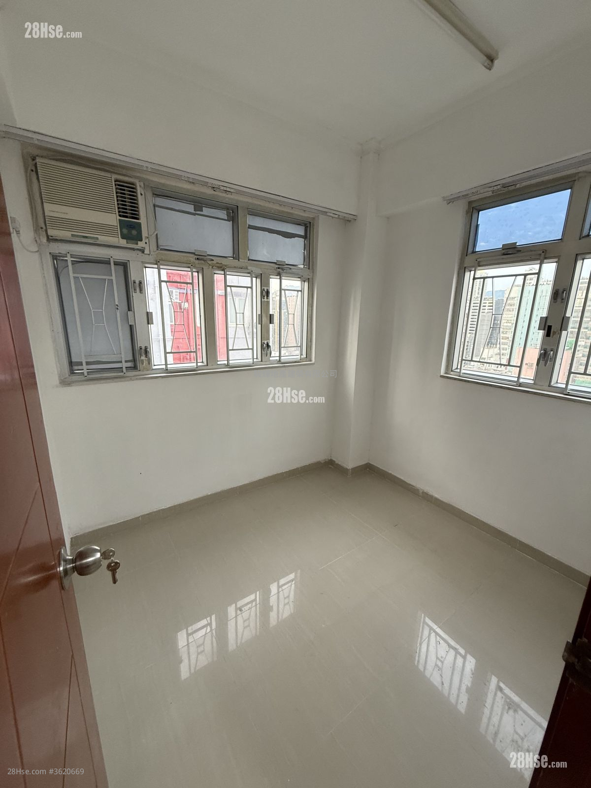 Kam Wah Building Rental 3 Bedrooms , 1 Bathroom 414 ft² ( 38.5 m² ) Kam Wah Building Rental 3 Bedrooms , 1 Bathroom 414 ft² ( 38.5 m² )