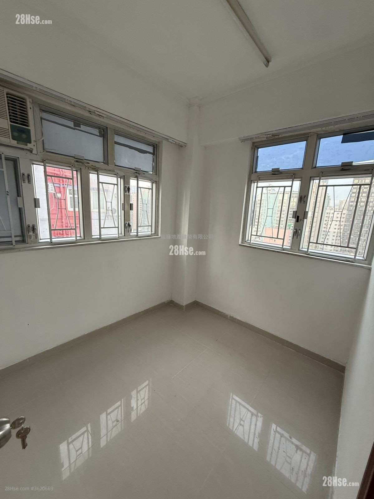 Kam Wah Building Rental 3 Bedrooms , 1 Bathroom 414 ft² ( 38.5 m² ) Kam Wah Building Rental 3 Bedrooms , 1 Bathroom 414 ft² ( 38.5 m² )