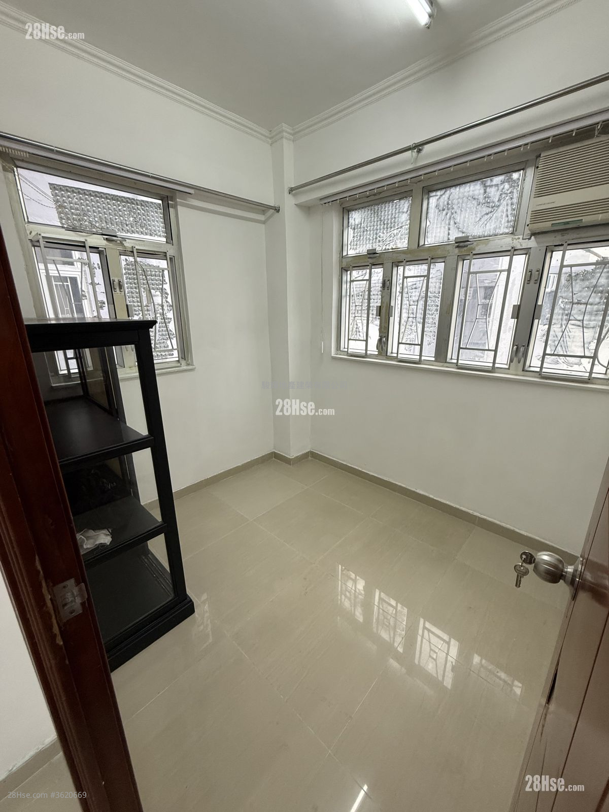 Kam Wah Building Rental 3 Bedrooms , 1 Bathroom 414 ft² ( 38.5 m² ) Kam Wah Building Rental 3 Bedrooms , 1 Bathroom 414 ft² ( 38.5 m² )