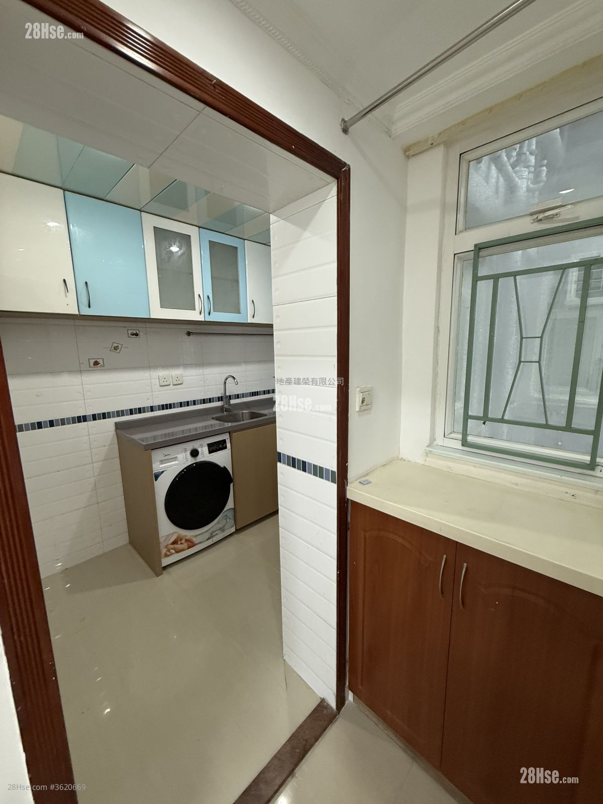 Kam Wah Building Rental 3 Bedrooms , 1 Bathroom 414 ft² ( 38.5 m² ) Kam Wah Building Rental 3 Bedrooms , 1 Bathroom 414 ft² ( 38.5 m² )