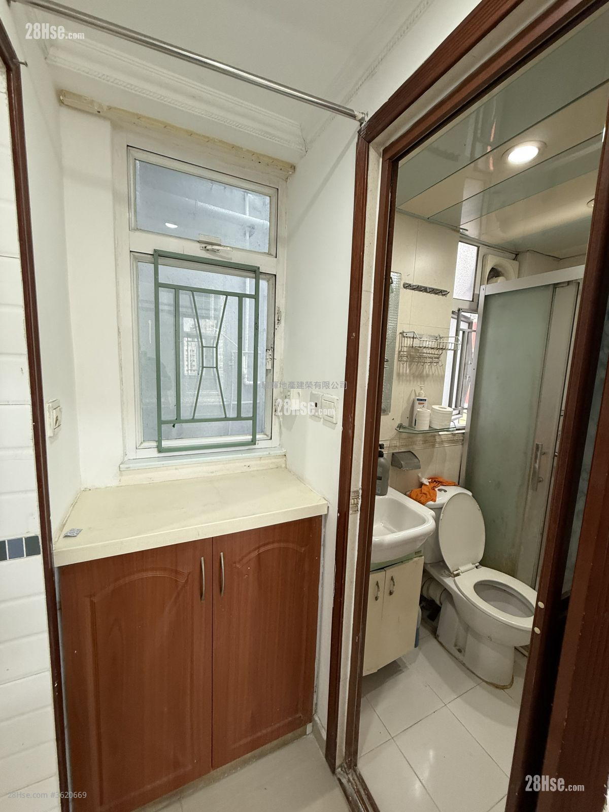 Kam Wah Building Rental 3 Bedrooms , 1 Bathroom 414 ft² ( 38.5 m² ) Kam Wah Building Rental 3 Bedrooms , 1 Bathroom 414 ft² ( 38.5 m² )