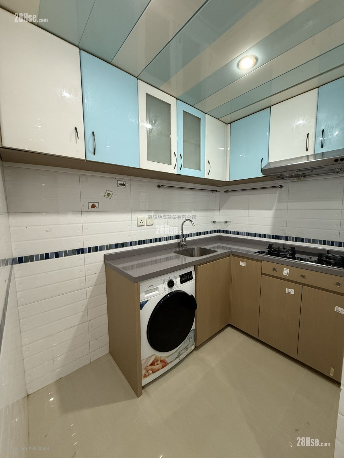 Kam Wah Building Rental 3 Bedrooms , 1 Bathroom 414 ft² ( 38.5 m² ) Kam Wah Building Rental 3 Bedrooms , 1 Bathroom 414 ft² ( 38.5 m² )