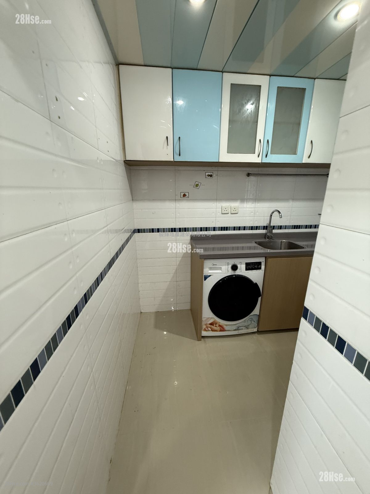 Kam Wah Building Rental 3 Bedrooms , 1 Bathroom 414 ft² ( 38.5 m² ) Kam Wah Building Rental 3 Bedrooms , 1 Bathroom 414 ft² ( 38.5 m² )