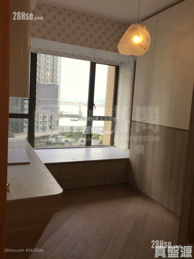 The Visionary Rental 3 Bedrooms , 2 Bathrooms 1,159 ft² ( 107.7 m² ) The Visionary Rental 3 Bedrooms , 2 Bathrooms 1,159 ft² ( 107.7 m² )