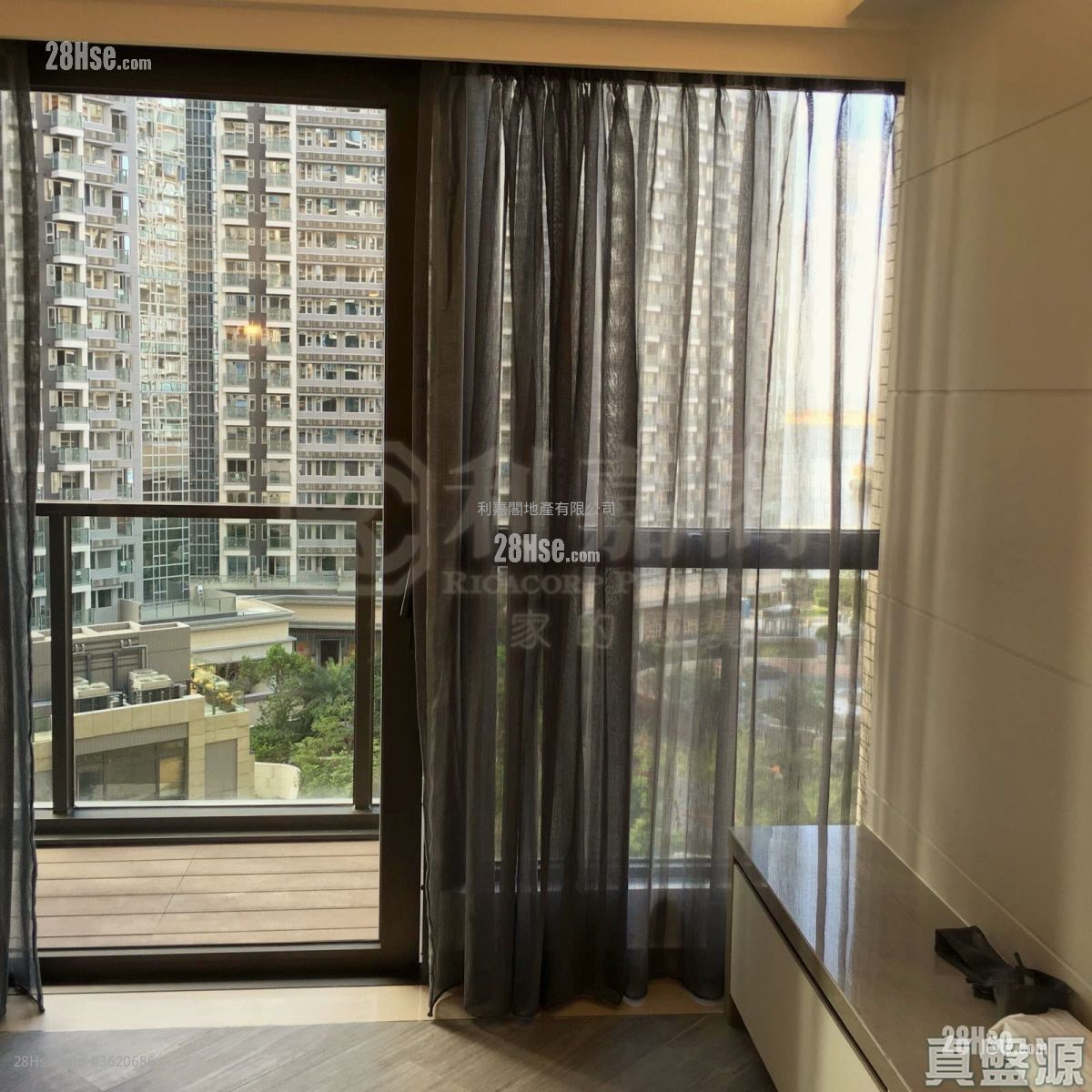 The Visionary Rental 3 Bedrooms , 2 Bathrooms 1,159 ft² ( 107.7 m² ) The Visionary Rental 3 Bedrooms , 2 Bathrooms 1,159 ft² ( 107.7 m² )