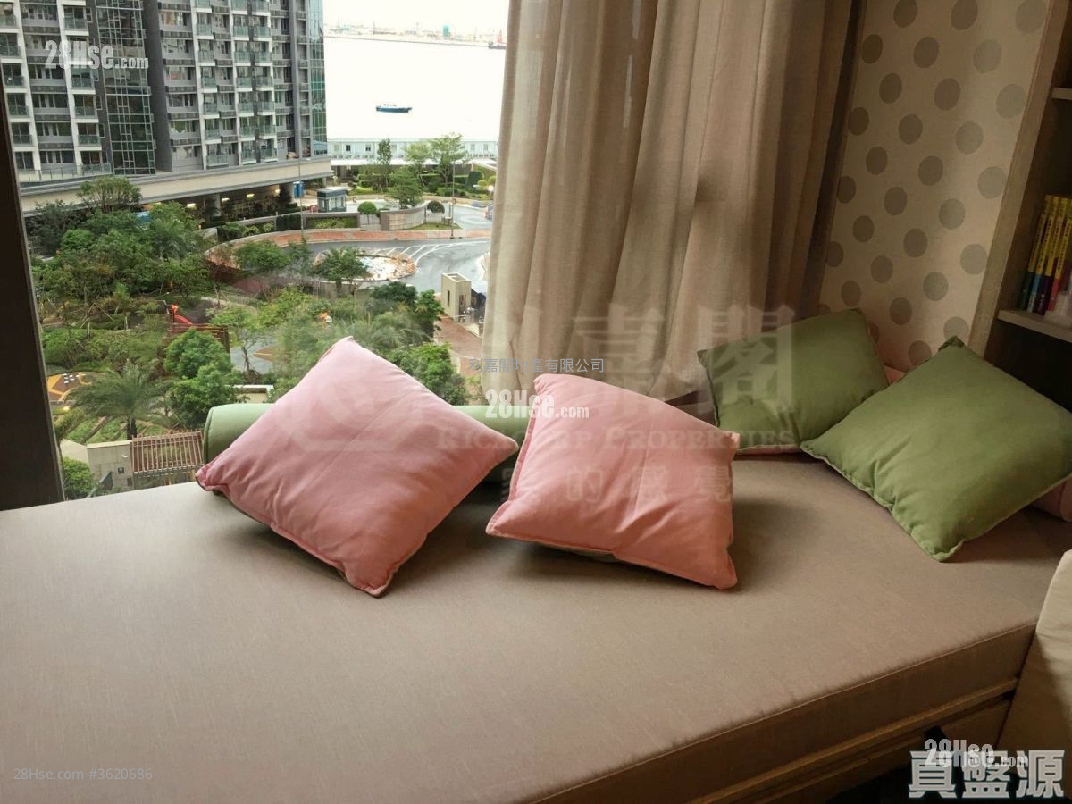 The Visionary Rental 3 Bedrooms , 2 Bathrooms 1,159 ft² ( 107.7 m² ) The Visionary Rental 3 Bedrooms , 2 Bathrooms 1,159 ft² ( 107.7 m² )