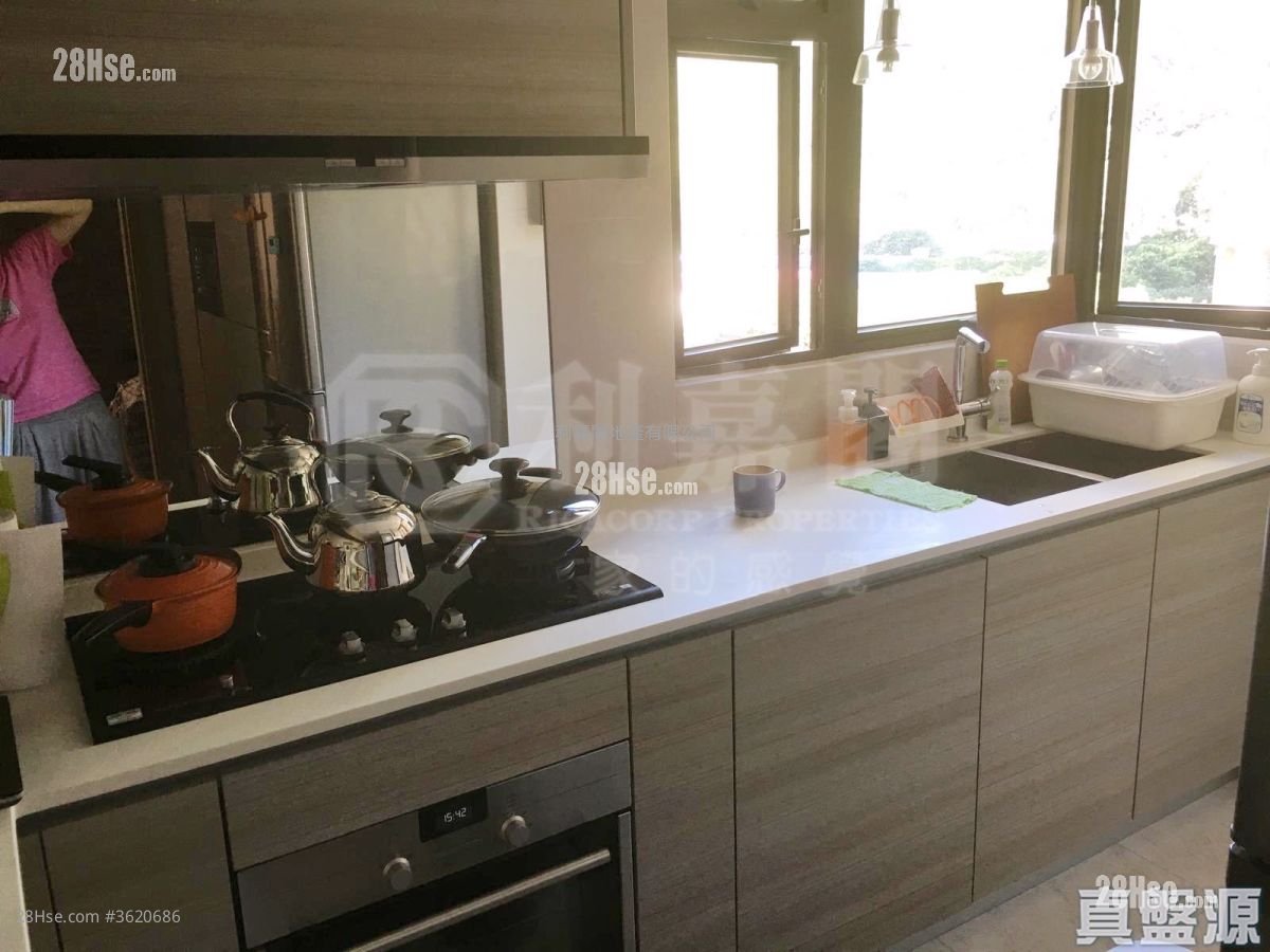 The Visionary Rental 3 Bedrooms , 2 Bathrooms 1,159 ft² ( 107.7 m² ) The Visionary Rental 3 Bedrooms , 2 Bathrooms 1,159 ft² ( 107.7 m² )
