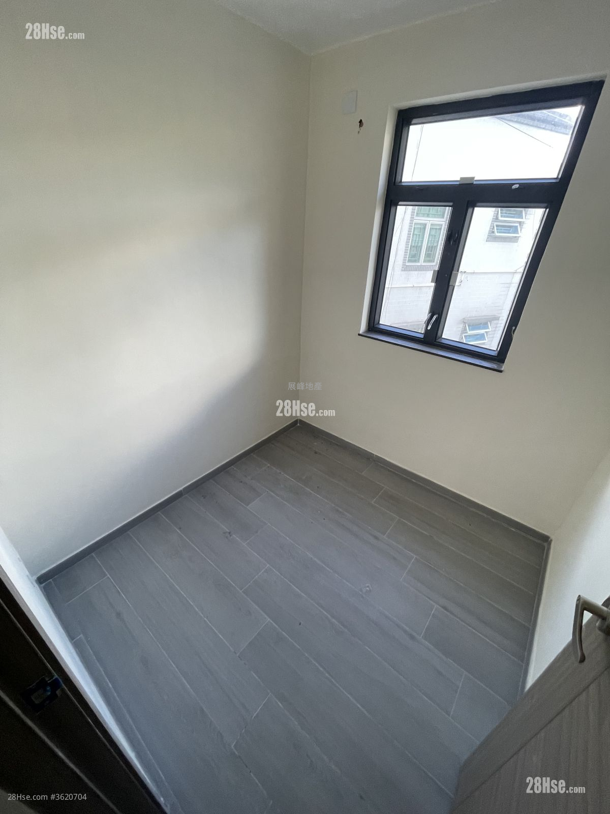 村屋 租盘 4 房 , 2 浴室 700 平方尺 ( 65.0 平方米 ) 村屋 租盘 4 房 , 2 浴室 700 平方尺 ( 65.0 平方米 )