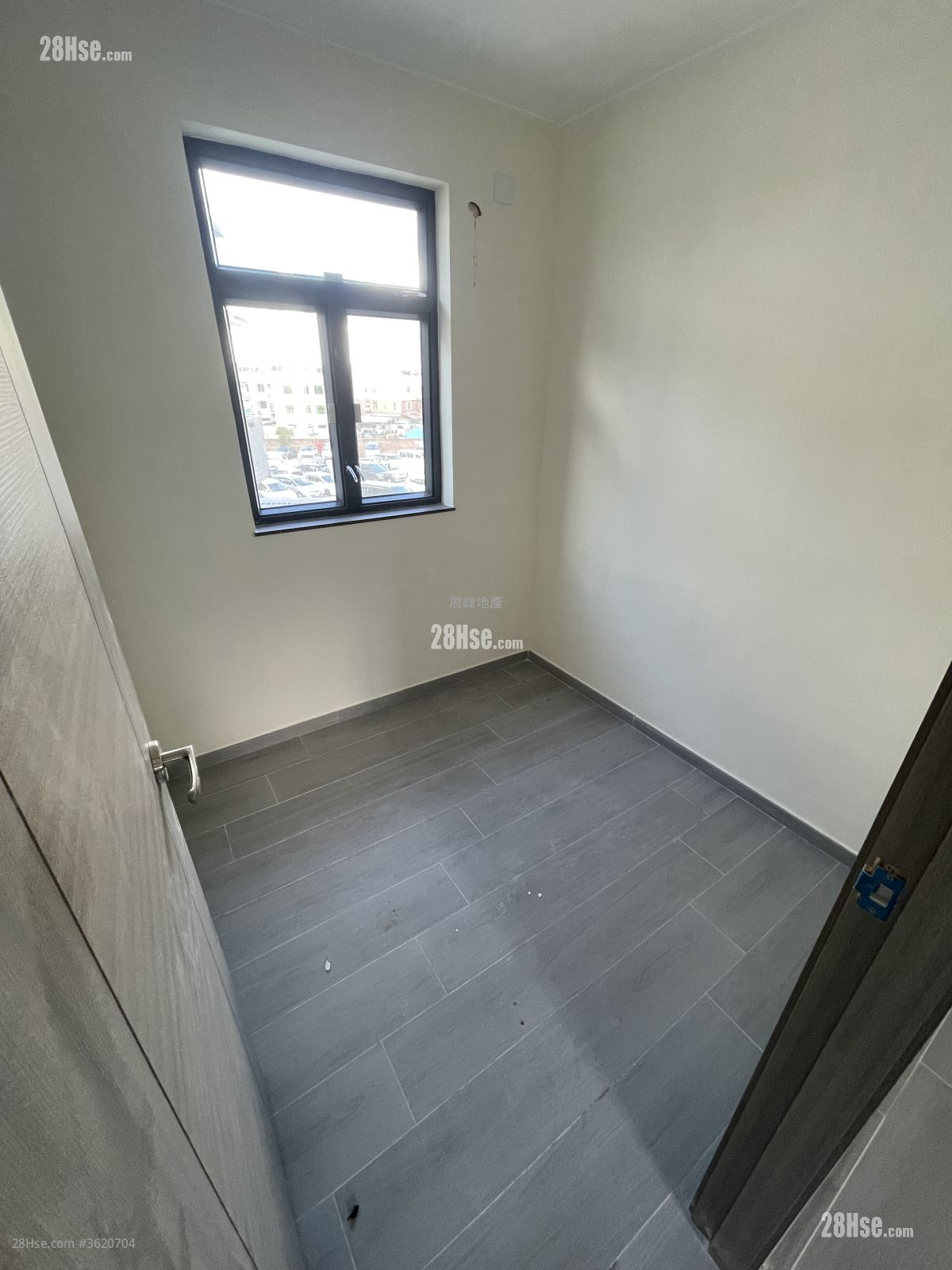 村屋 租盘 4 房 , 2 浴室 700 平方尺 ( 65.0 平方米 ) 村屋 租盘 4 房 , 2 浴室 700 平方尺 ( 65.0 平方米 )