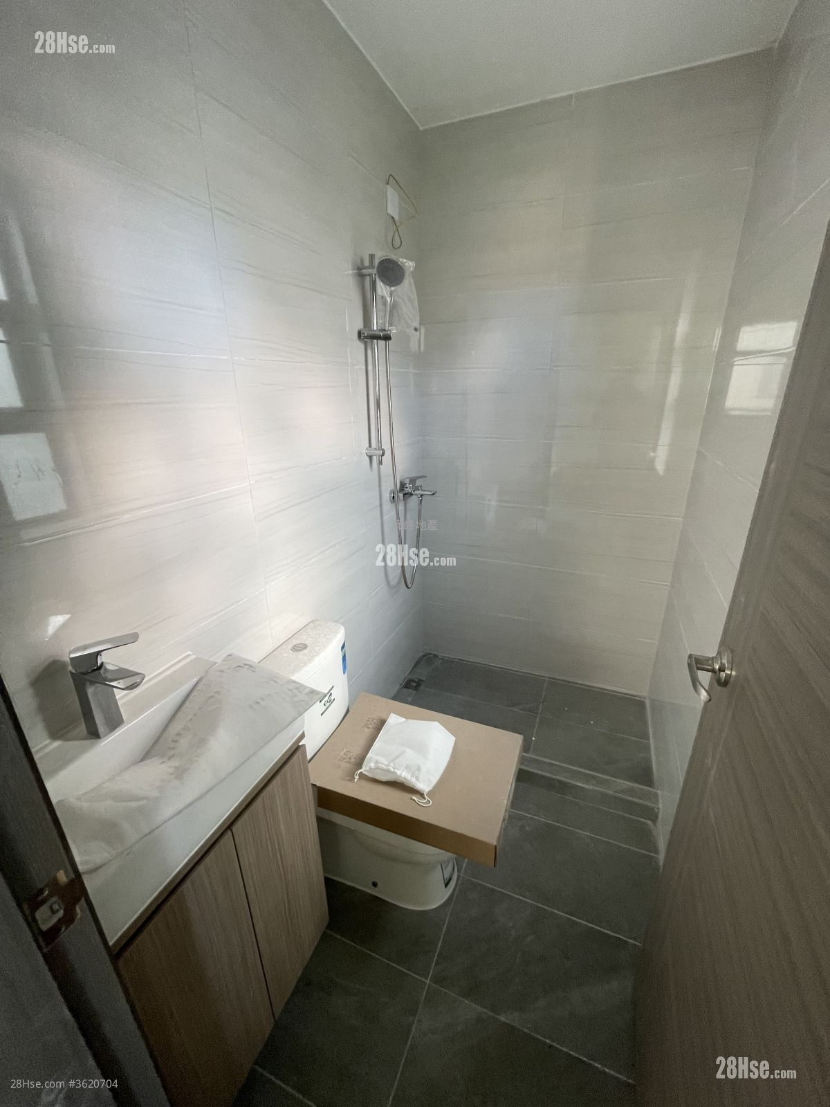 村屋 租盘 4 房 , 2 浴室 700 平方尺 ( 65.0 平方米 ) 村屋 租盘 4 房 , 2 浴室 700 平方尺 ( 65.0 平方米 )