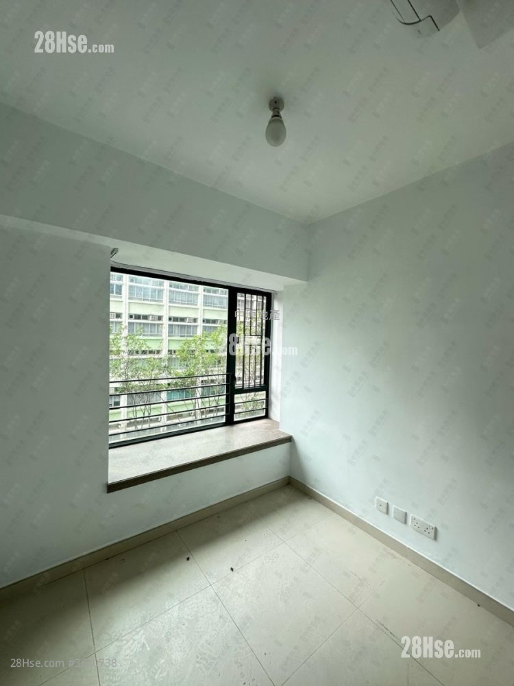 Dawning Views Sell 3 Bedrooms 578 ft² ( 53.7 m² ) Dawning Views Sell 3 Bedrooms 578 ft² ( 53.7 m² )
