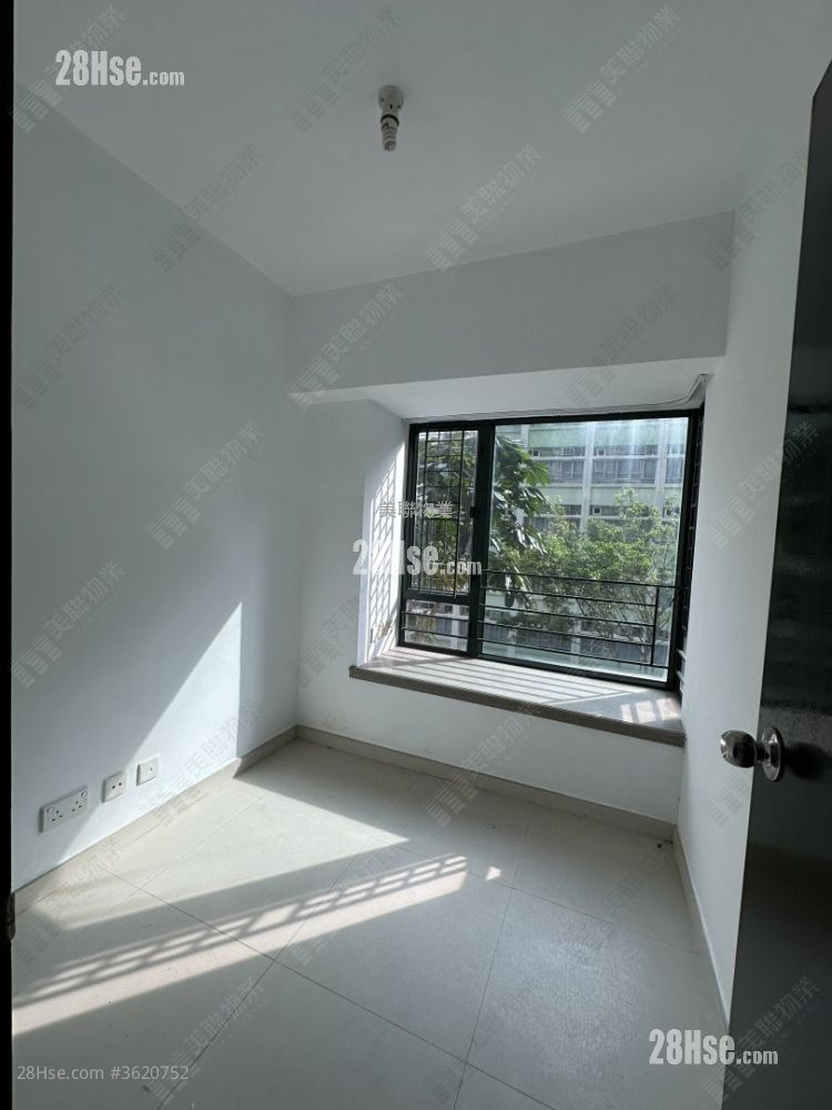 Dawning Views Sell 3 Bedrooms 578 ft² ( 53.7 m² ) Dawning Views Sell 3 Bedrooms 578 ft² ( 53.7 m² )