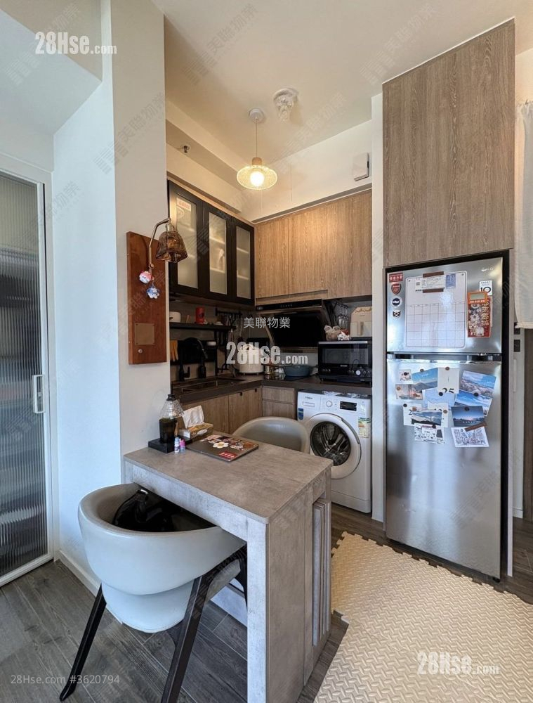 The Reach Rental 2 Bedrooms , 1 Bathroom 357 ft² ( 33.2 m² ) The Reach Rental 2 Bedrooms , 1 Bathroom 357 ft² ( 33.2 m² )