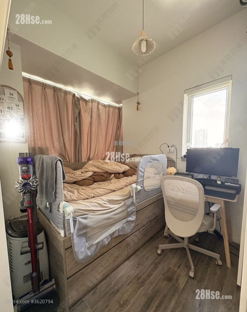 The Reach Rental 2 Bedrooms , 1 Bathroom 357 ft² ( 33.2 m² ) The Reach Rental 2 Bedrooms , 1 Bathroom 357 ft² ( 33.2 m² )