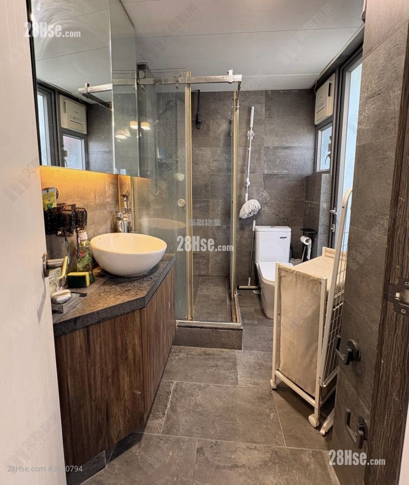 The Reach Rental 2 Bedrooms , 1 Bathroom 357 ft² ( 33.2 m² ) The Reach Rental 2 Bedrooms , 1 Bathroom 357 ft² ( 33.2 m² )