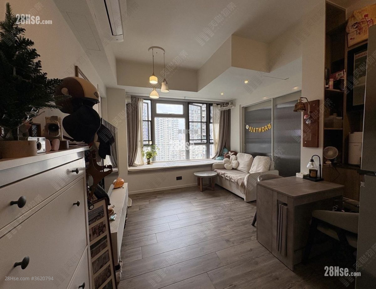 The Reach Rental 2 Bedrooms , 1 Bathroom 357 ft² ( 33.2 m² ) The Reach Rental 2 Bedrooms , 1 Bathroom 357 ft² ( 33.2 m² )