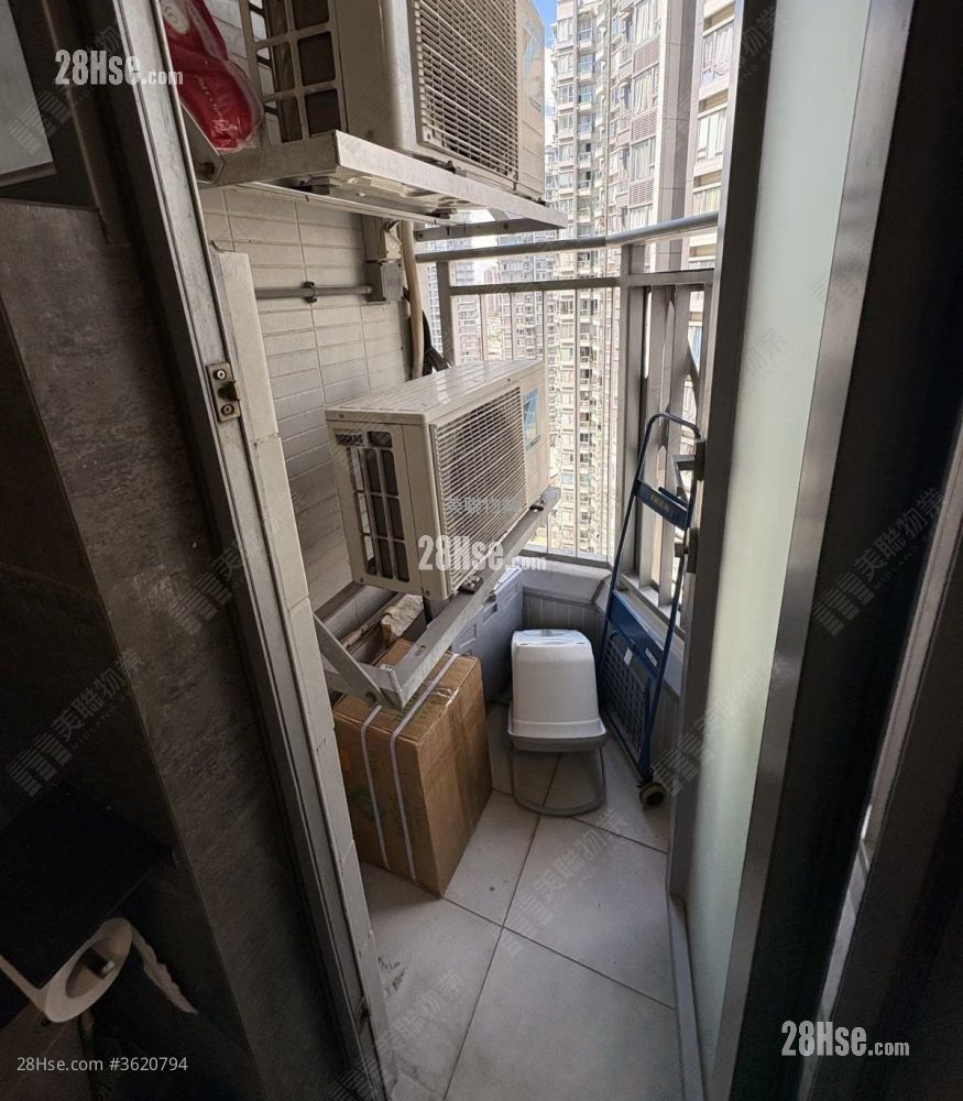 The Reach Rental 2 Bedrooms , 1 Bathroom 357 ft² ( 33.2 m² ) The Reach Rental 2 Bedrooms , 1 Bathroom 357 ft² ( 33.2 m² )