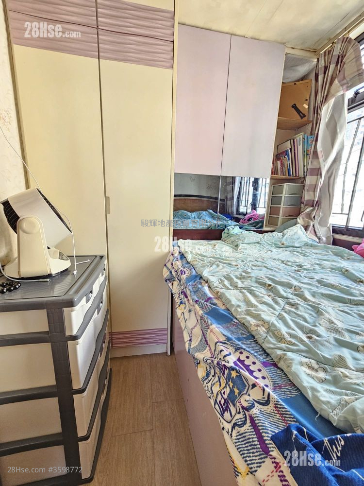 Chi Fai Court Sell 2 Bedrooms , 1 Bathroom