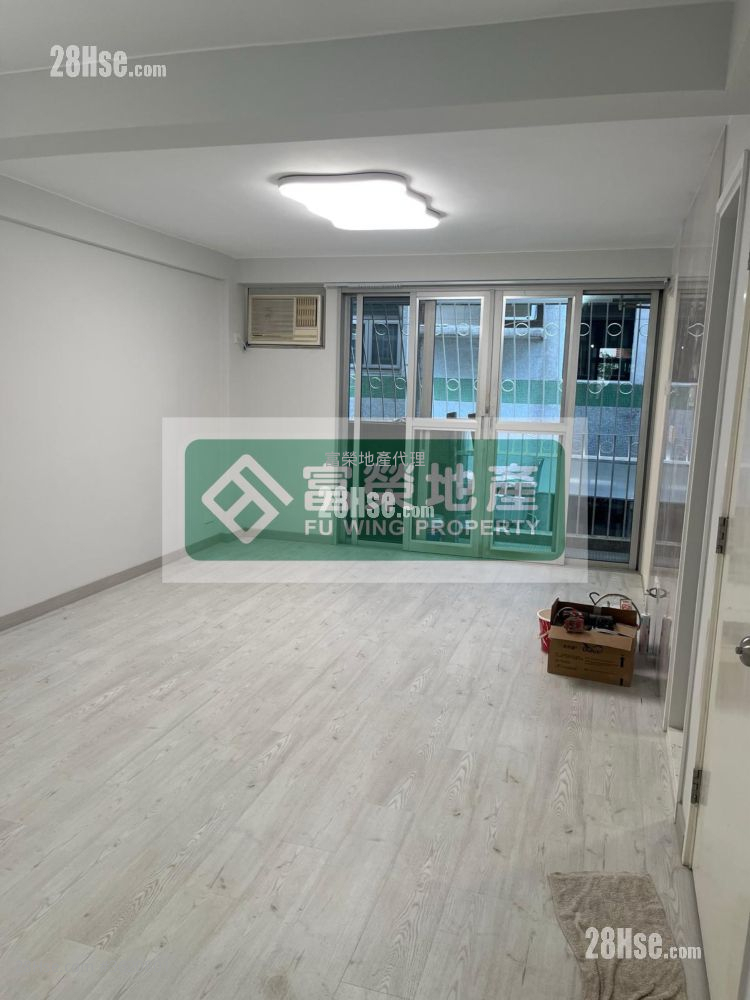 Tong Fong Tsuen Rental 3 Bedrooms , 1 Bathroom 700 ft² ( 65.0 m² ) Tong Fong Tsuen Rental 3 Bedrooms , 1 Bathroom 700 ft² ( 65.0 m² )