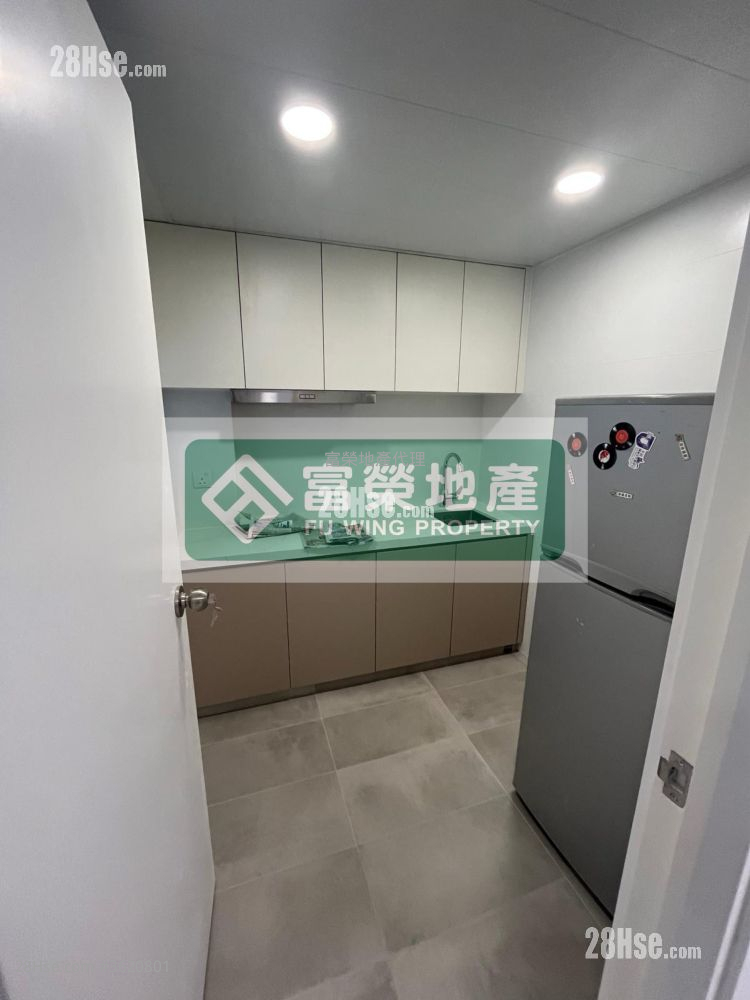 Tong Fong Tsuen Rental 3 Bedrooms , 1 Bathroom 700 ft² ( 65.0 m² ) Tong Fong Tsuen Rental 3 Bedrooms , 1 Bathroom 700 ft² ( 65.0 m² )