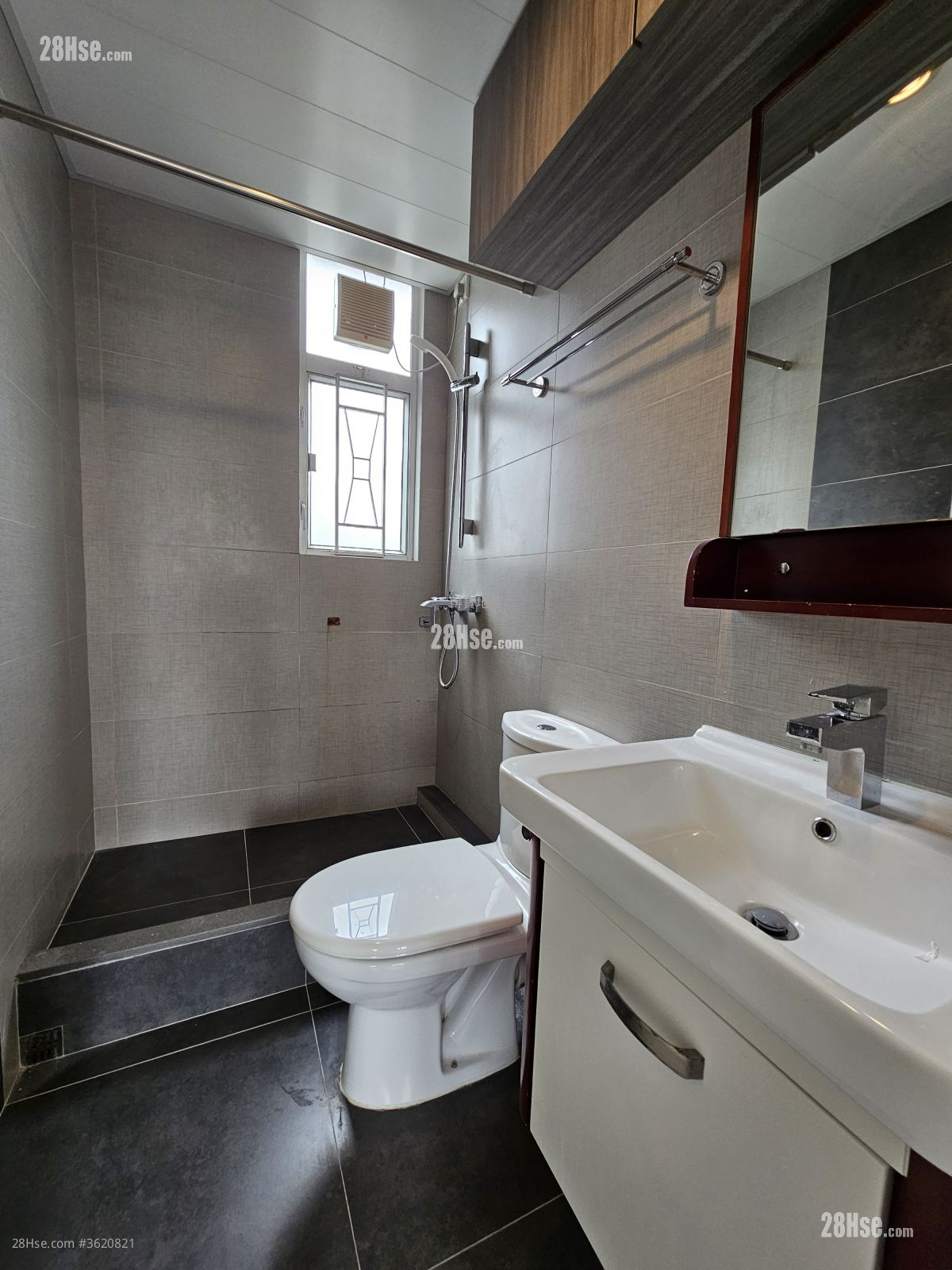 单幢楼房 租盘 2 房 , 1 浴室 412 平方尺 ( 38.3 平方米 ) 单幢楼房 租盘 2 房 , 1 浴室 412 平方尺 ( 38.3 平方米 )