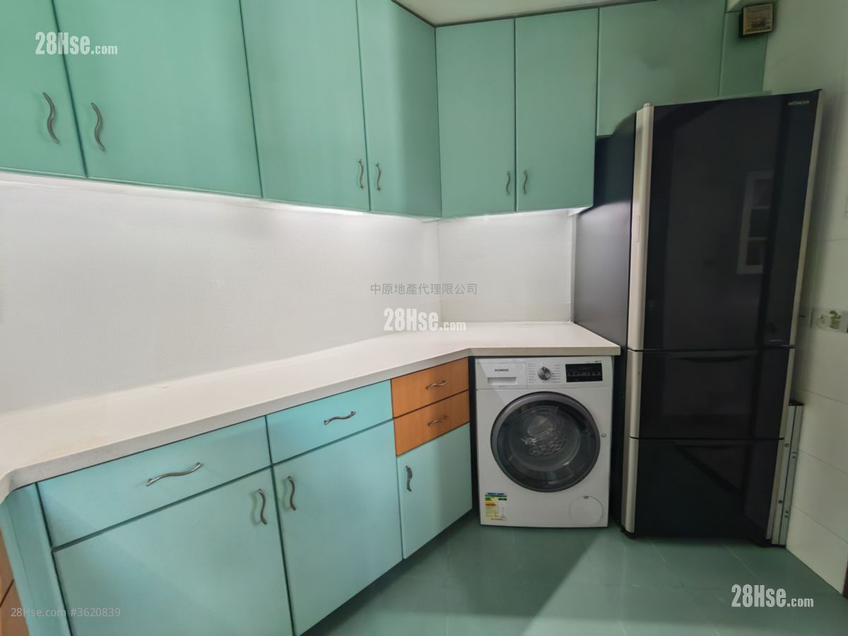 骏景园 售盘 3 房 , 3 浴室 974 平方尺 ( 90.5 平方米 ) 骏景园 售盘 3 房 , 3 浴室 974 平方尺 ( 90.5 平方米 )