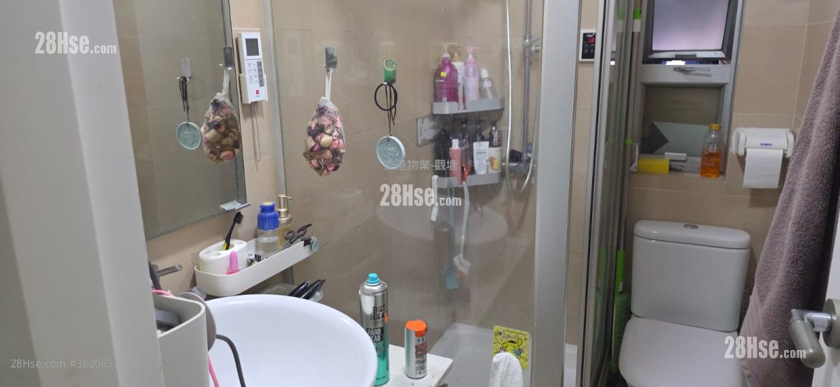 Shun Chi Court Sell 2 Bedrooms , 2 Bathrooms 708 ft² ( 65.8 m² ) Shun Chi Court Sell 2 Bedrooms , 2 Bathrooms 708 ft² ( 65.8 m² )