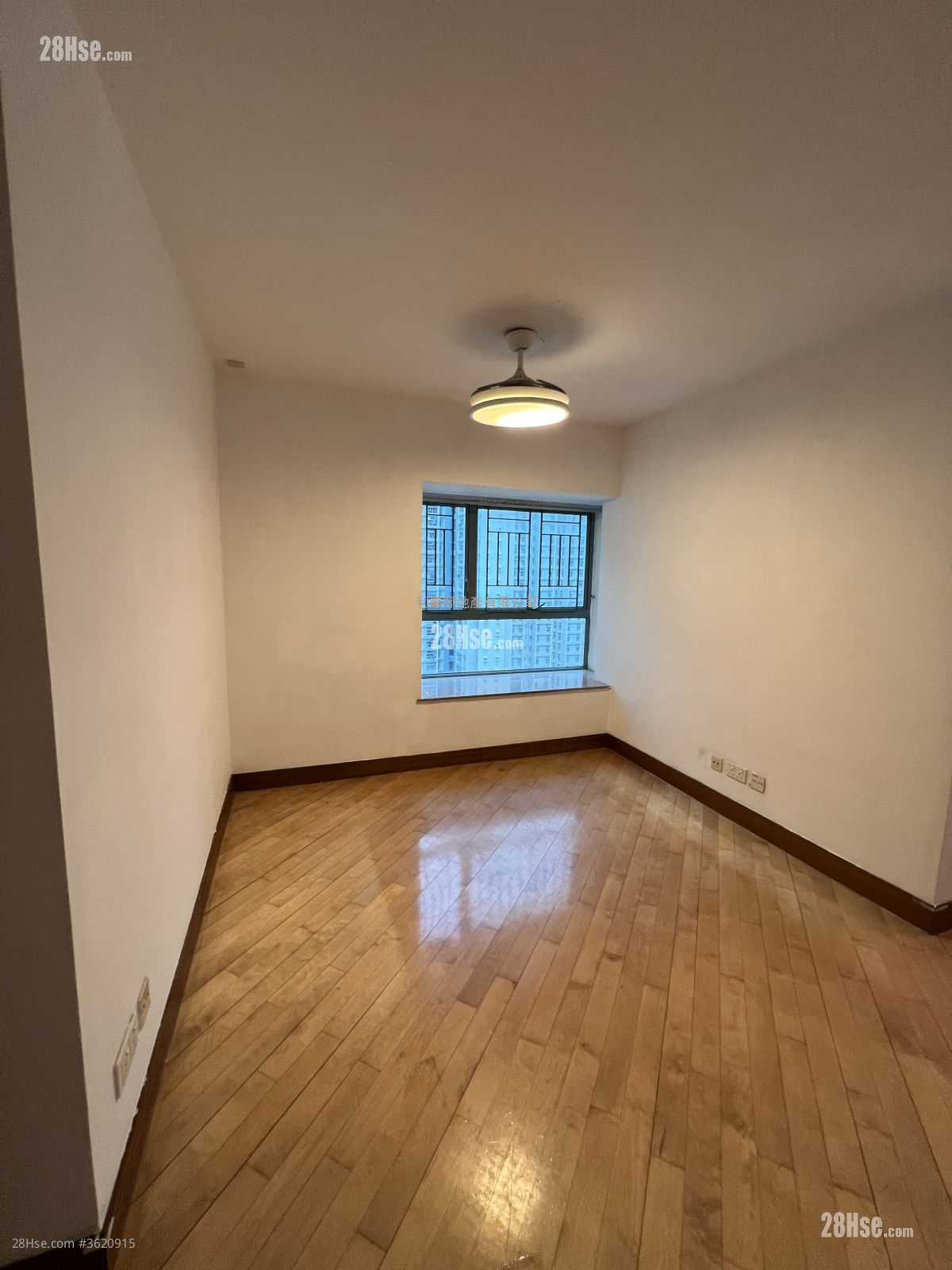 Aquamarine Sell 3 Bedrooms , 1 Bathroom 577 ft² ( 53.6 m² )