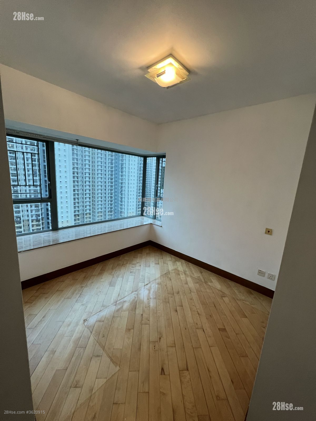 Aquamarine Sell 3 Bedrooms , 1 Bathroom 577 ft² ( 53.6 m² ) Aquamarine Sell 3 Bedrooms , 1 Bathroom 577 ft² ( 53.6 m² )